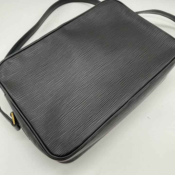 Louis Vuitton Epi Black Black Leather Trocadero 27 Crossbody Bag