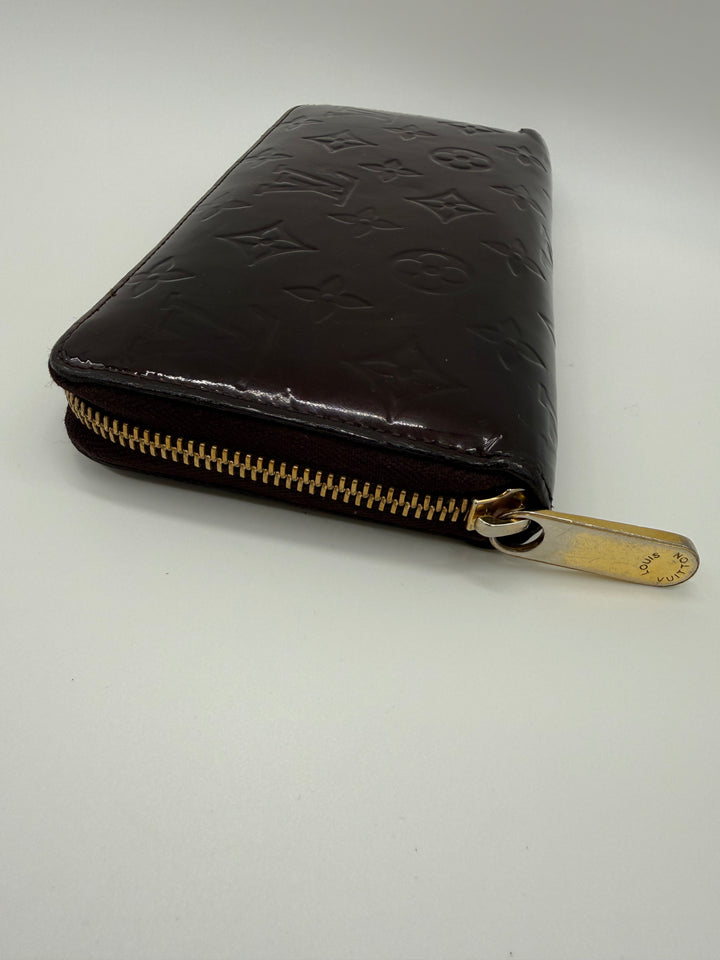Louis Vuitton Burgundy Monogram Vernis Amarante Leather Zippy Purse