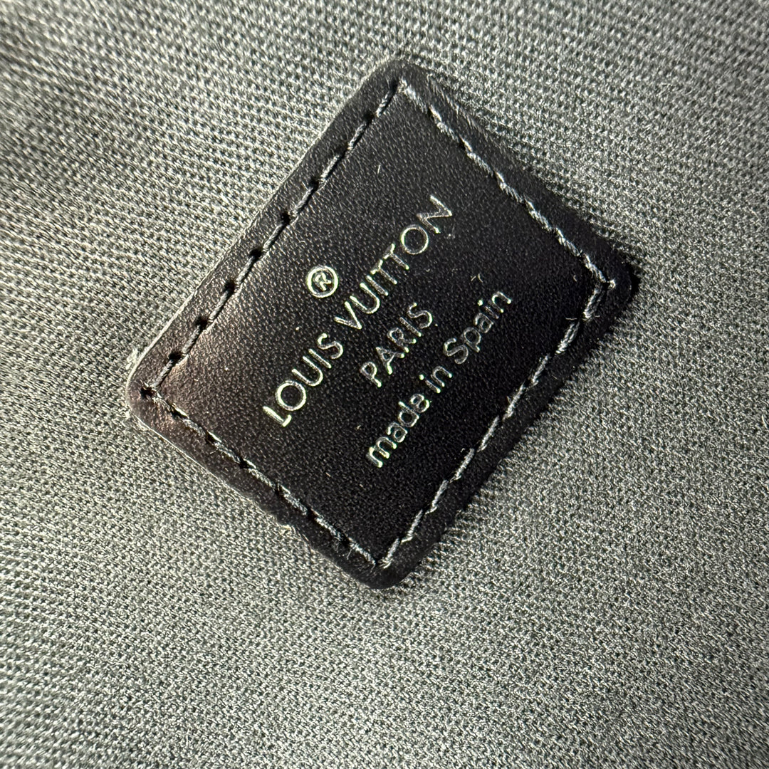 Louis Vuitton Black Kalga Leather Taiga Clutch Bag