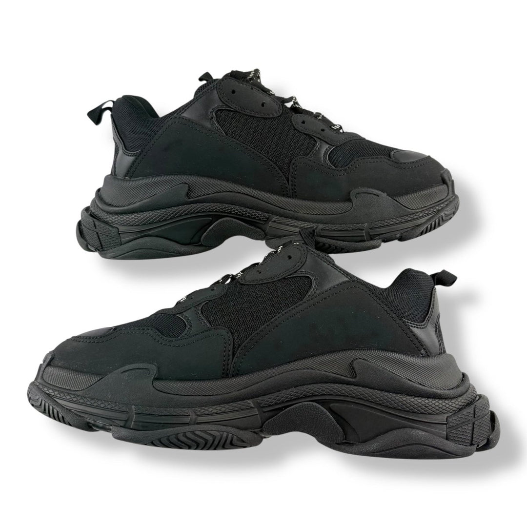 Balenciaga Triple S Black UK 9 / EU 43 - Lux Central