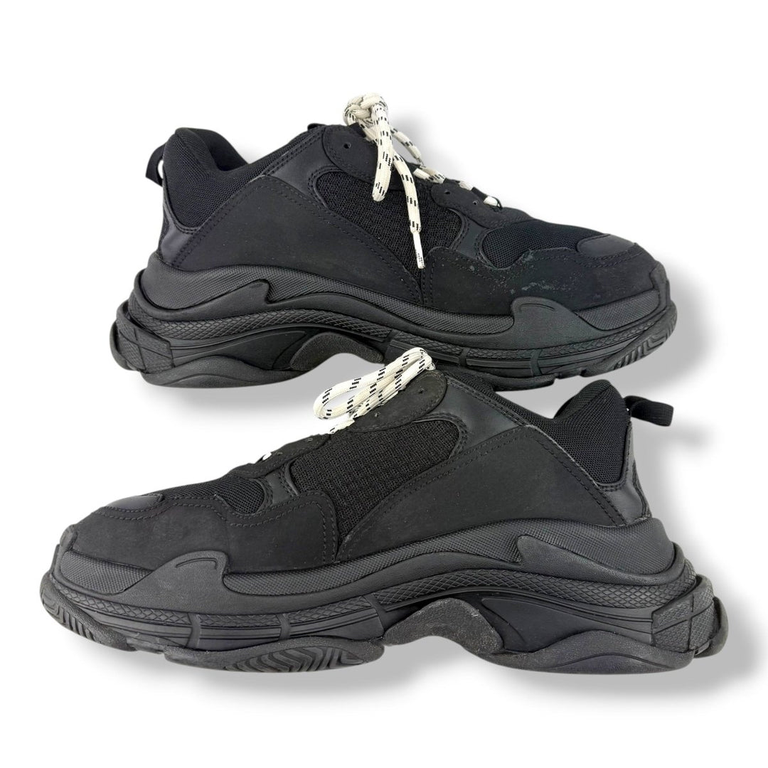 Balenciaga Triple S Black UK 9 / EU 43 - Lux Central