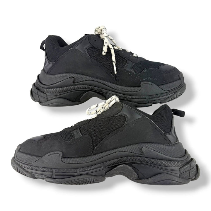 Balenciaga Triple S Black UK 9 / EU 43 - Lux Central