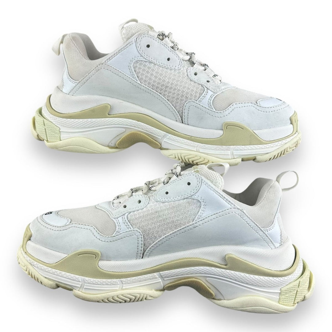 Balenciaga Triple S White UK 9 / EU 43 - Lux Central