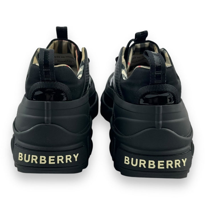 Burberry Arthur Black UK 10 / EU 44 - Lux Central