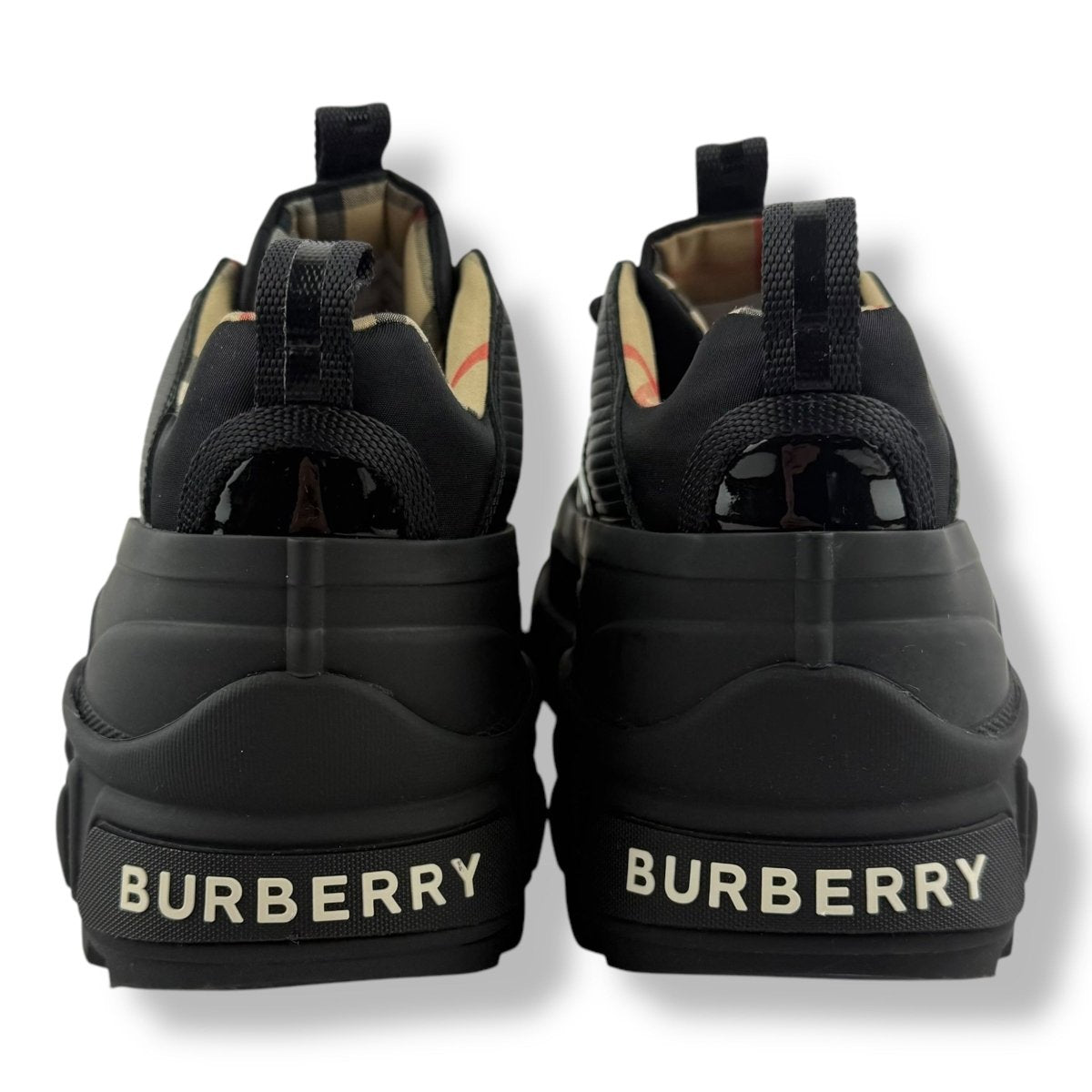 Burberry Arthur Black UK 7 / EU 41 - Lux Central
