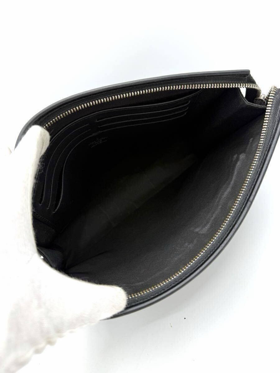 Louis Vuitton Pochette Voyage Black Taiga Pouch