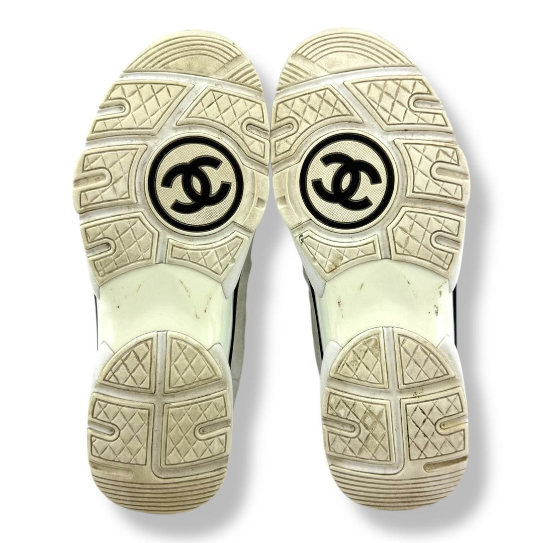 Chanel CC Runner White Suede UK 7 / EU 40 - Lux Central