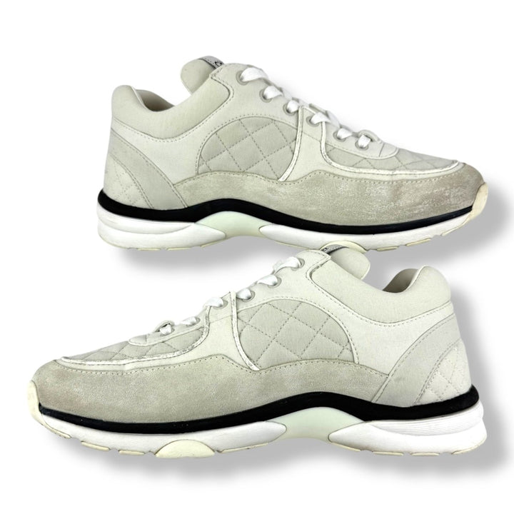 Chanel CC Runner White Suede UK 7 / EU 40 - Lux Central