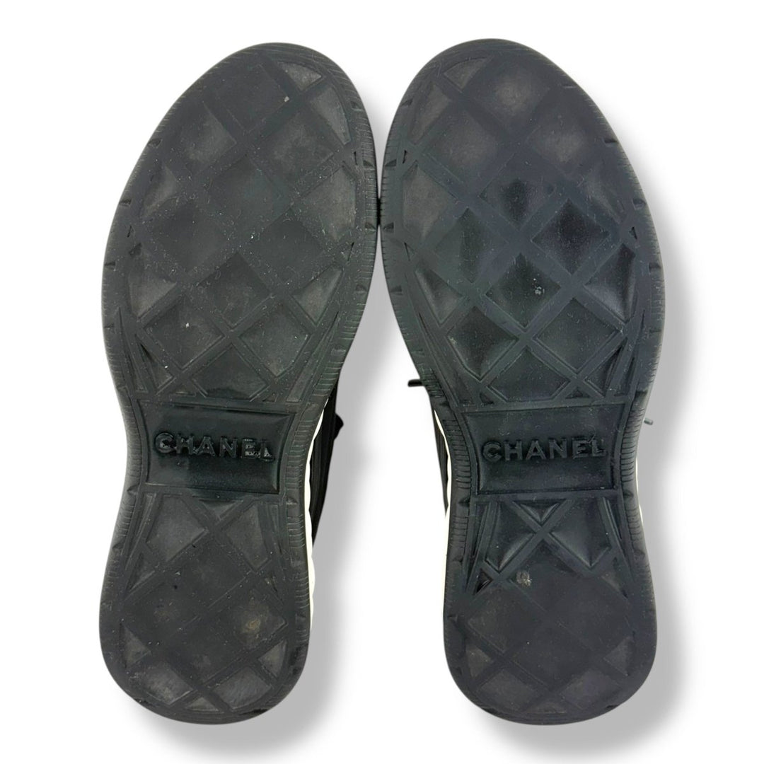 Chanel Runner CC Logo Black/White UK 6 / EU 39 - Lux Central