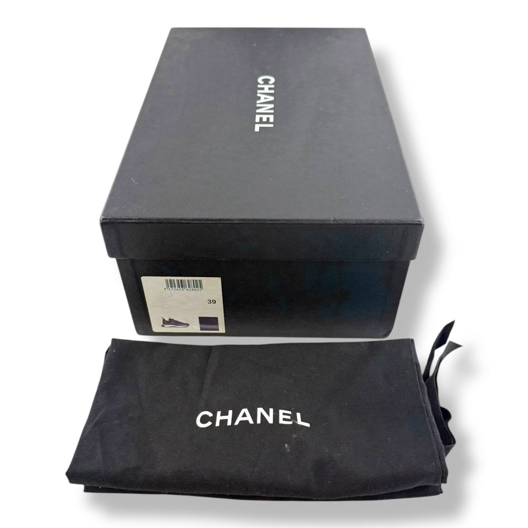 Chanel Runner CC Logo Black/White UK 6 / EU 39 - Lux Central