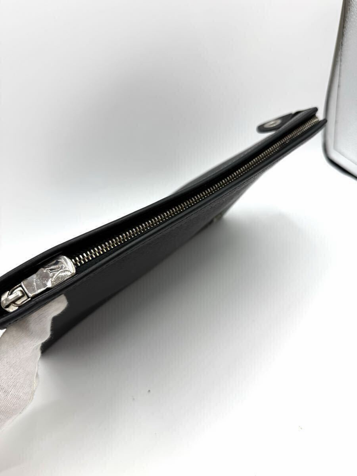 Louis Vuitton Pochette Voyage Black Taiga Pouch