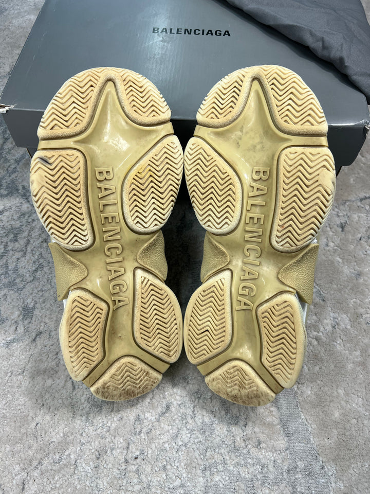 Balenciaga triple s 2025 white real vs fake