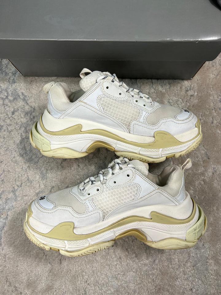 Balenciaga triple s white top cream