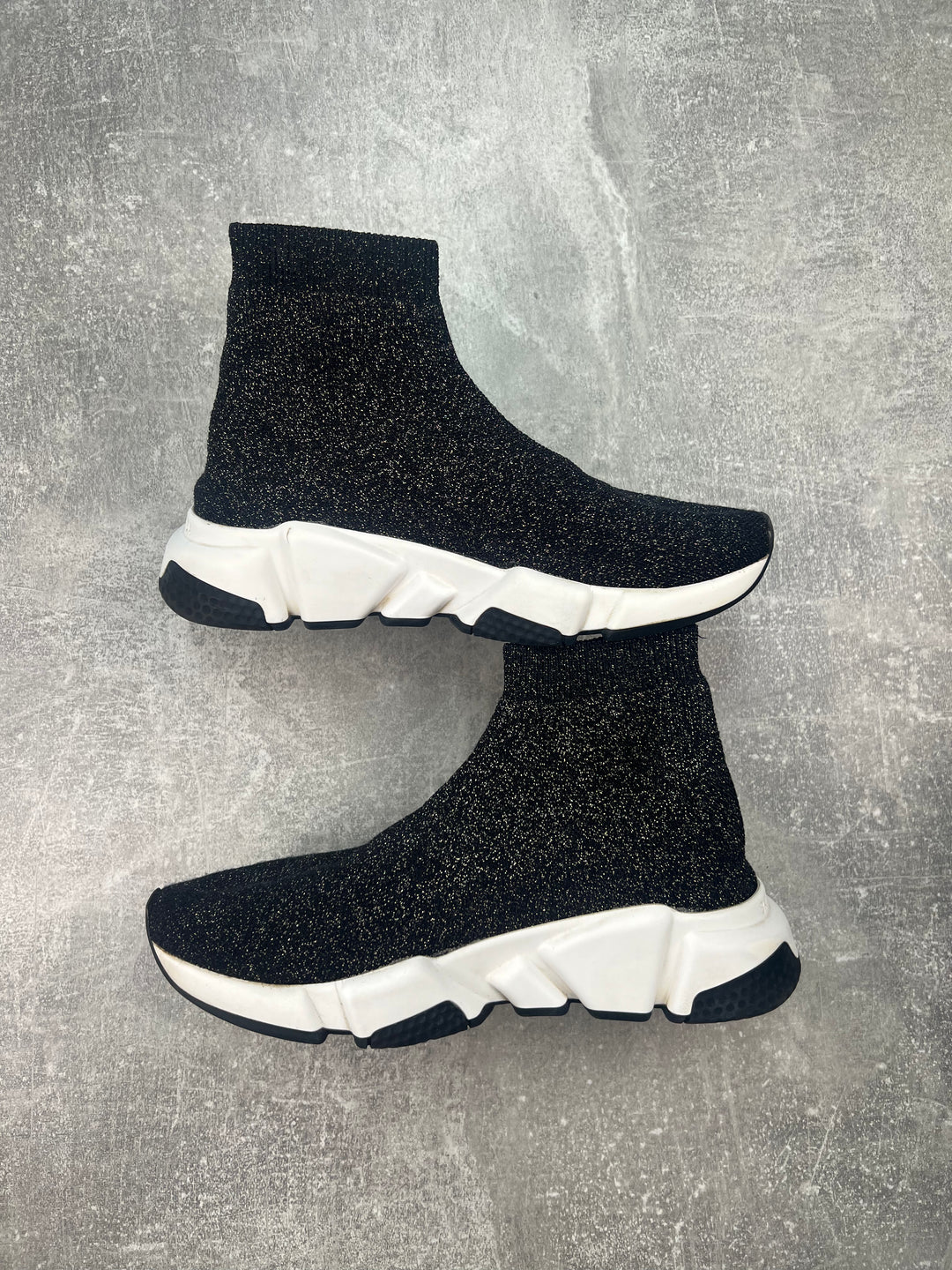 Balenciaga speed hot sale black white