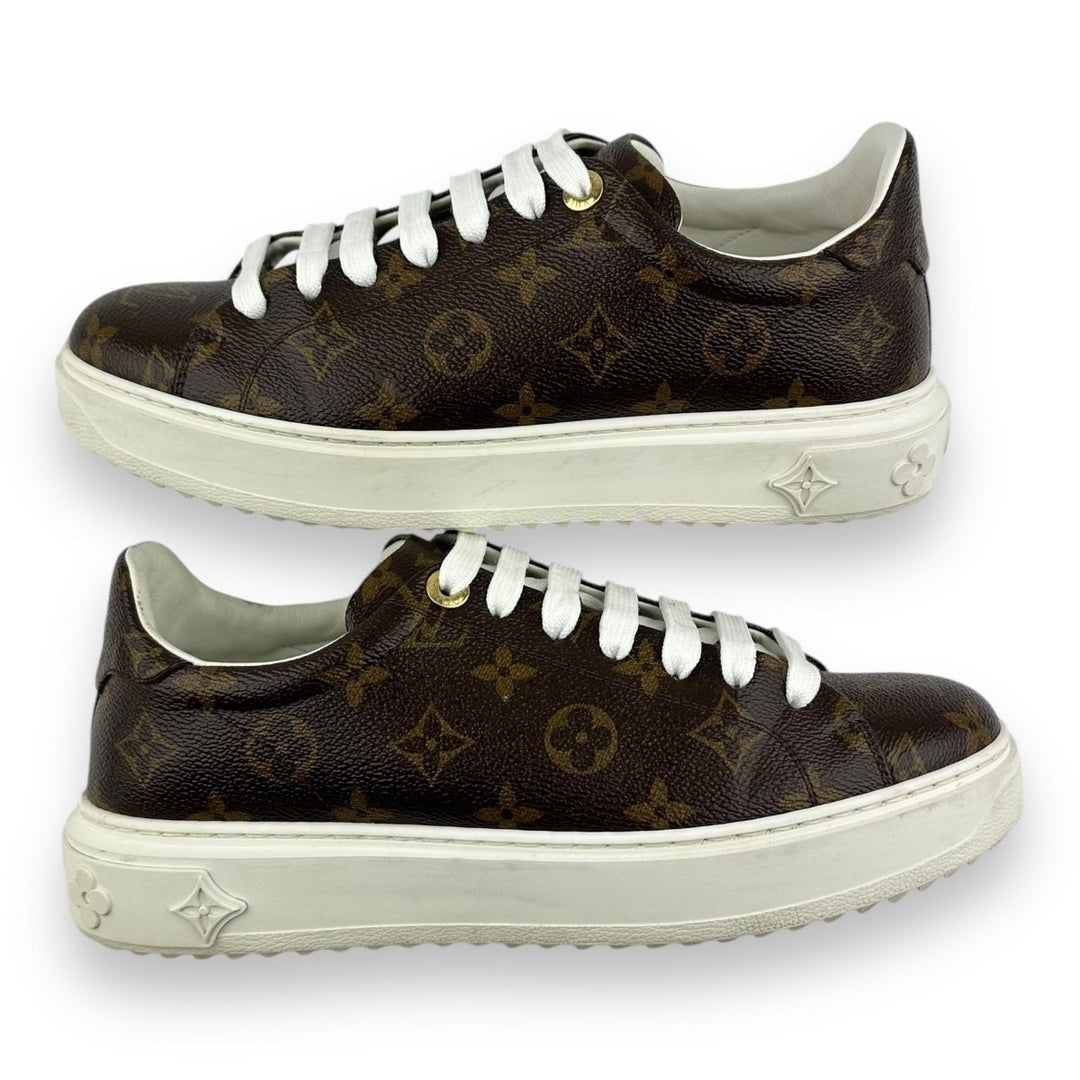 Louis Vuitton Brown Monogram Time Out UK 7 / EU 40 - Lux Central