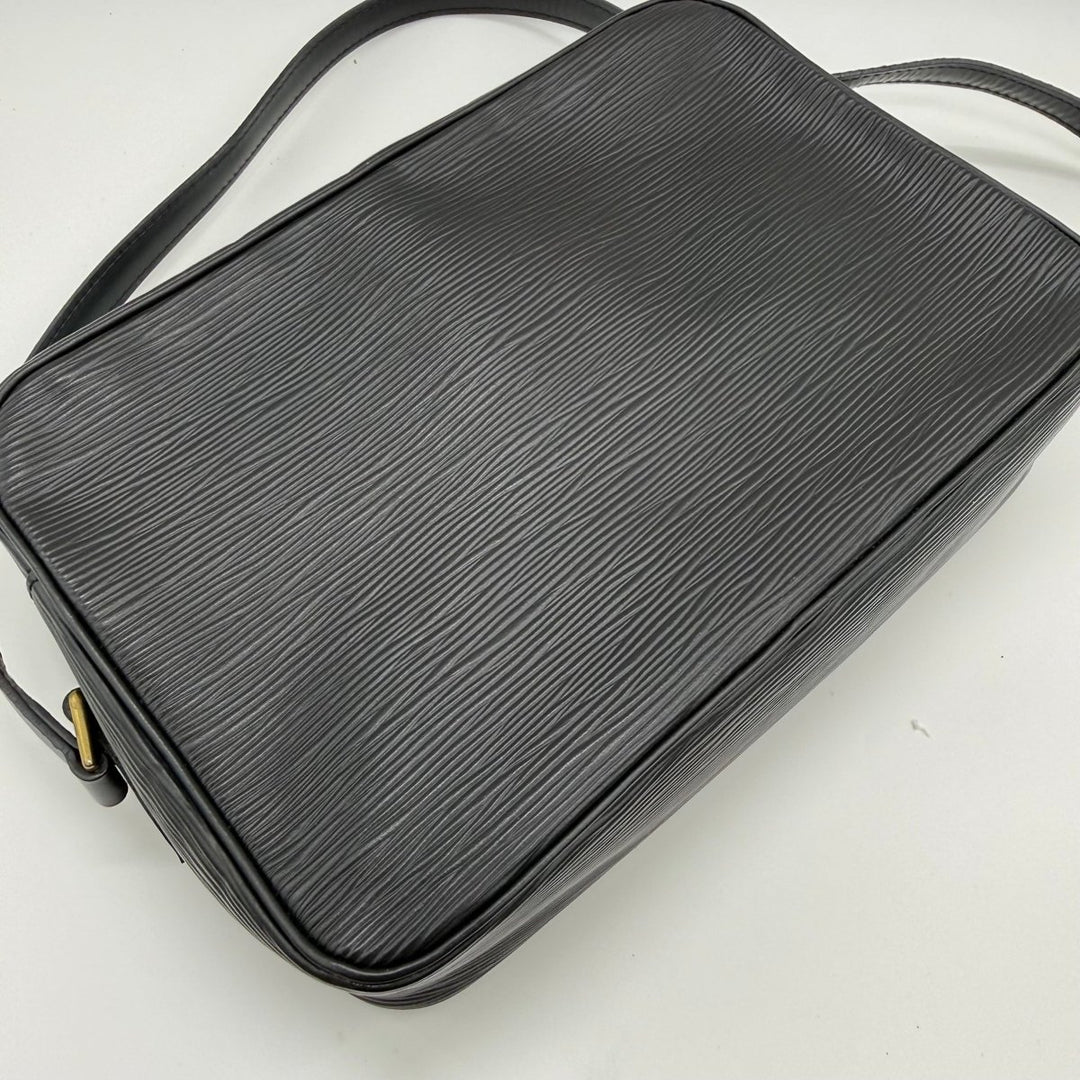 Louis Vuitton Epi Black Black Leather Trocadero 27 Crossbody Bag - Lux Central